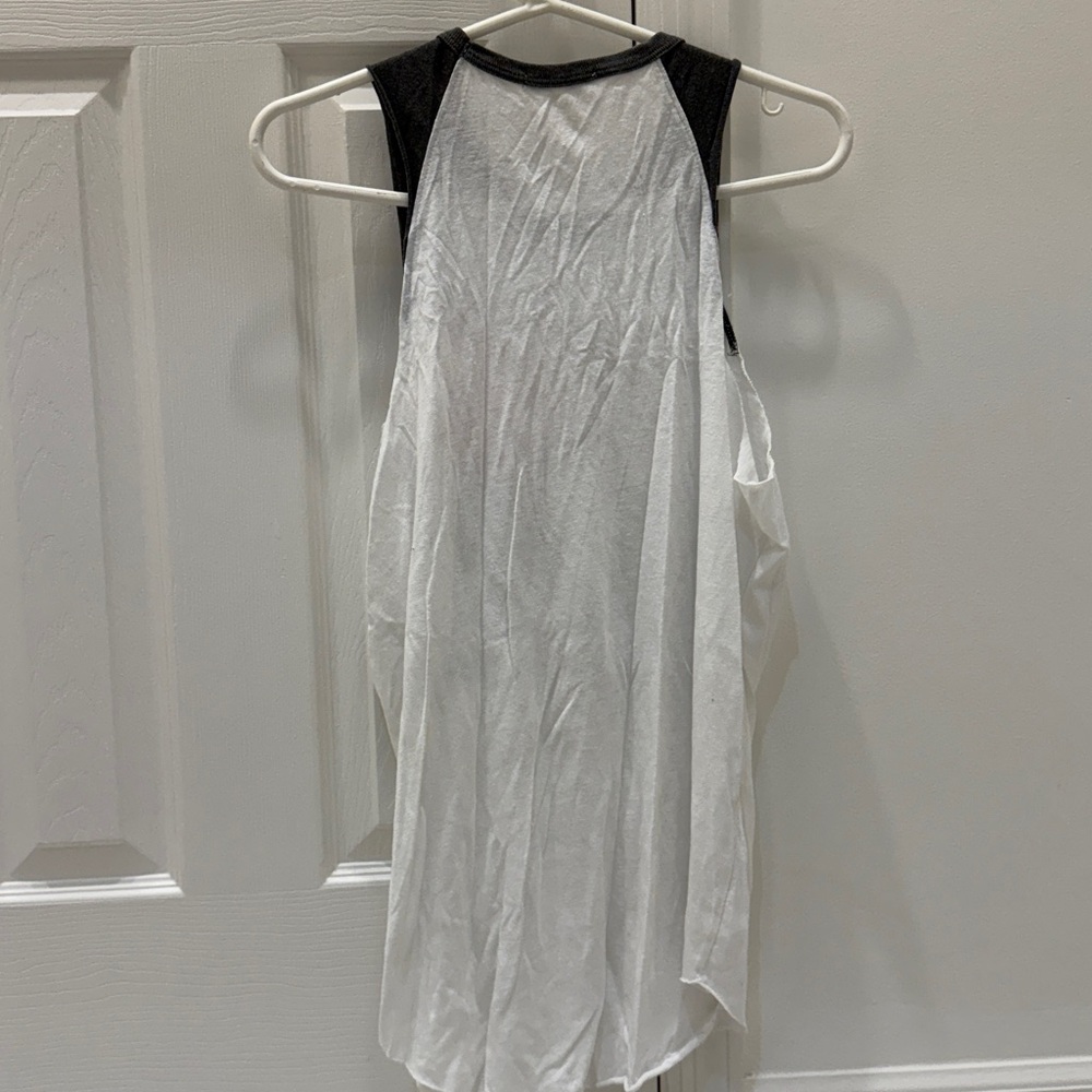 Junk Food Clothing White and Gray Tank Top. NY theme
Size large - Picture 4 of 4